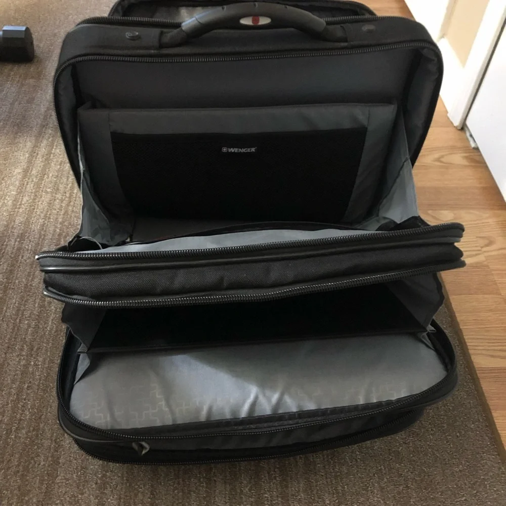 Black Rolling Suitcase with Telescopic Handle